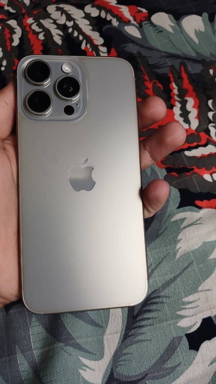 Apple iPhone 15 Pro Max 0