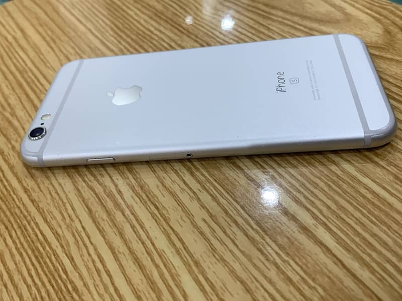Apple iPhone 6S 1