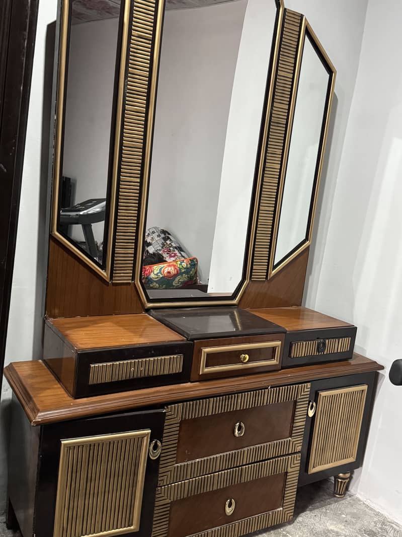 dressing table with mirror 2