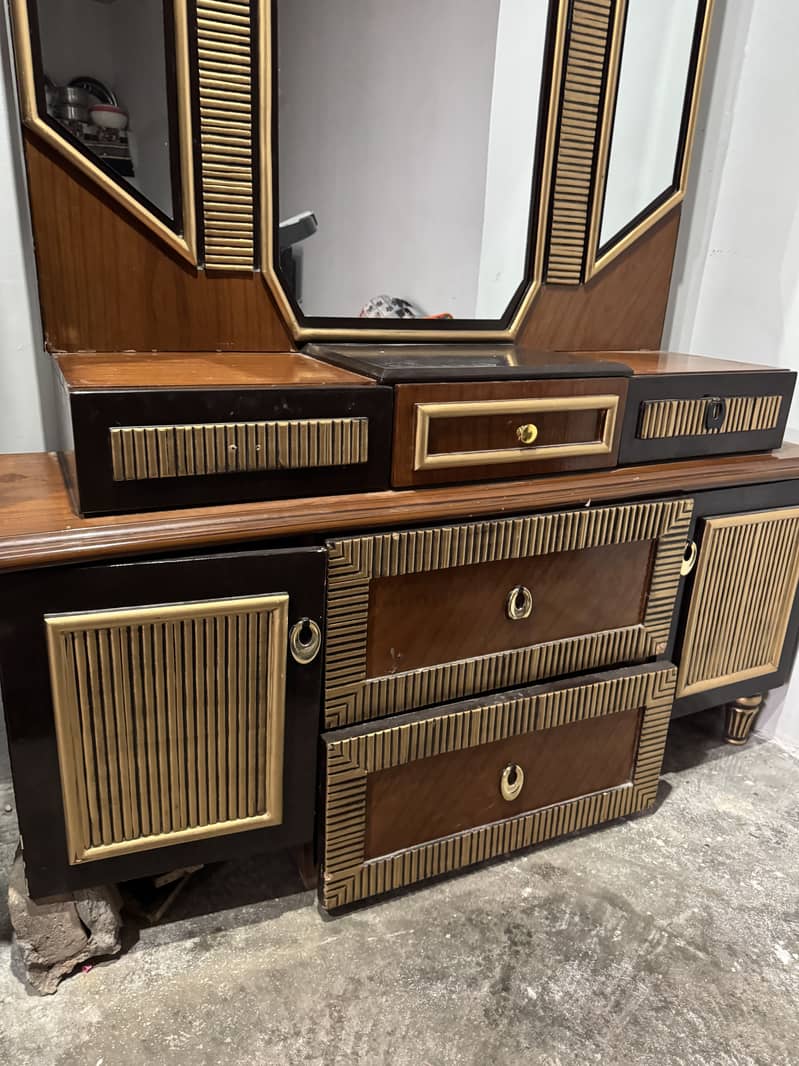 dressing table with mirror 4