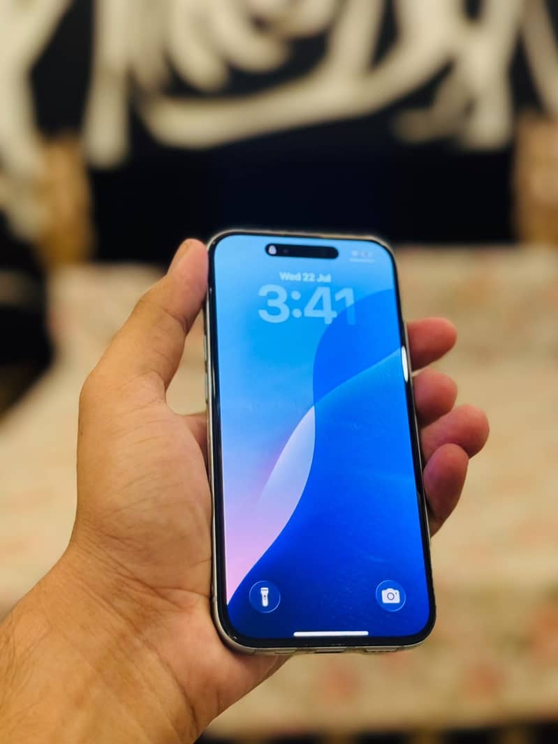 Apple iPhone 15 4