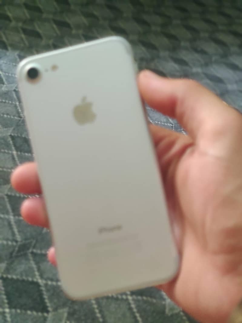 Apple iPhone 7 13