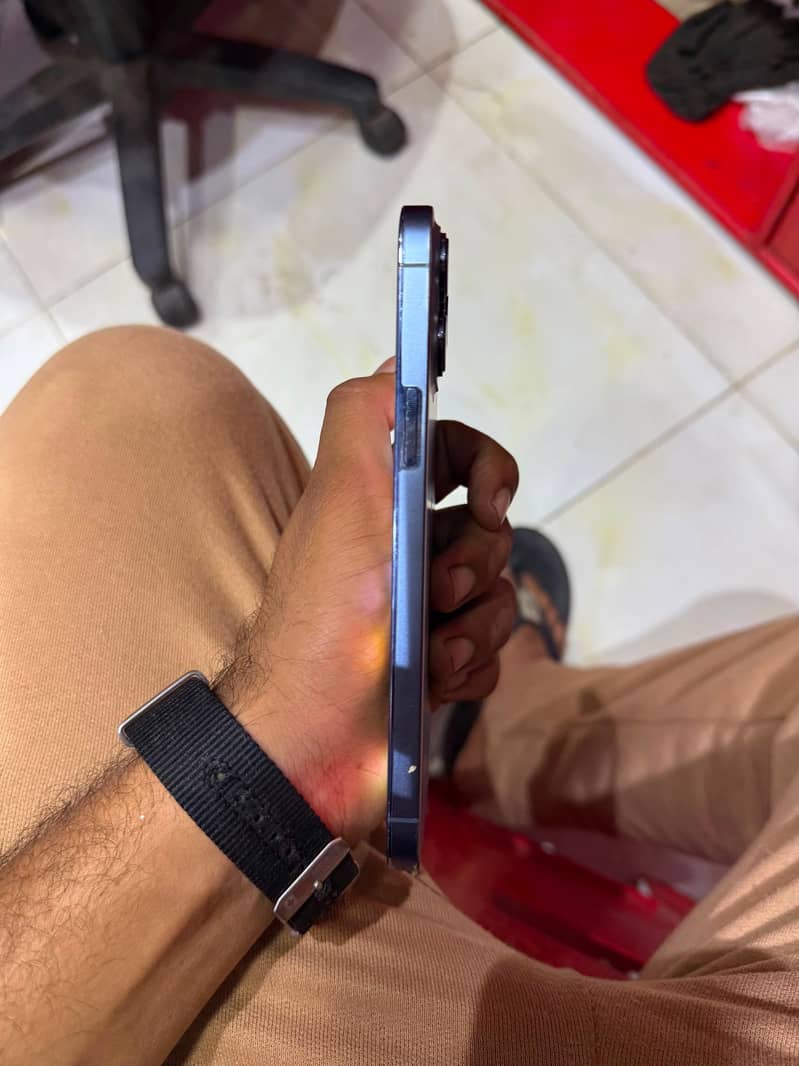 Apple iPhone 13 Pro Max 2