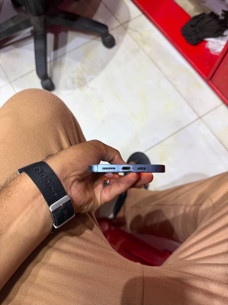 Apple iPhone 13 Pro Max 4