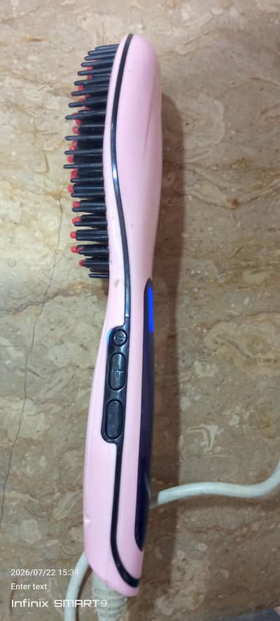 HQT-906 Fast Hair Straightener Brush – Excellent Condition