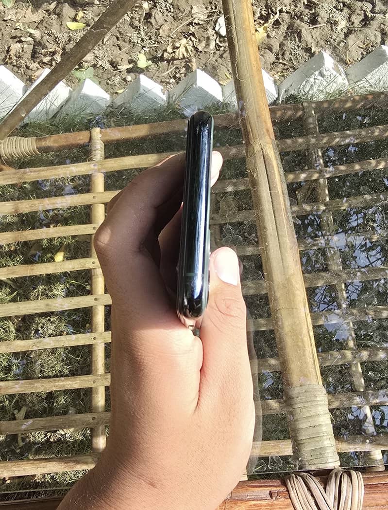 iPhone 11 Pro Max 4