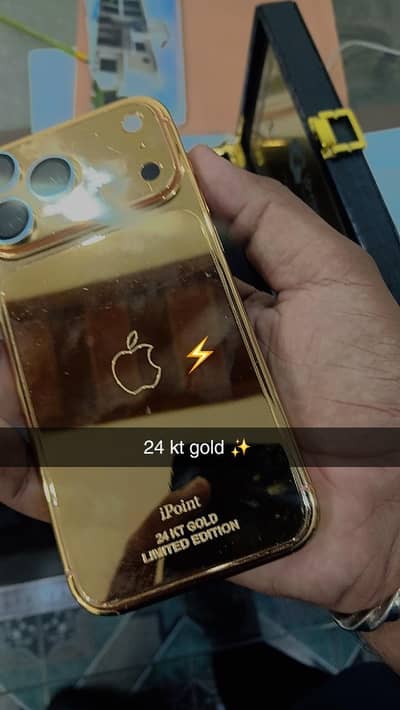i phone 17 pro max 24 karat gold