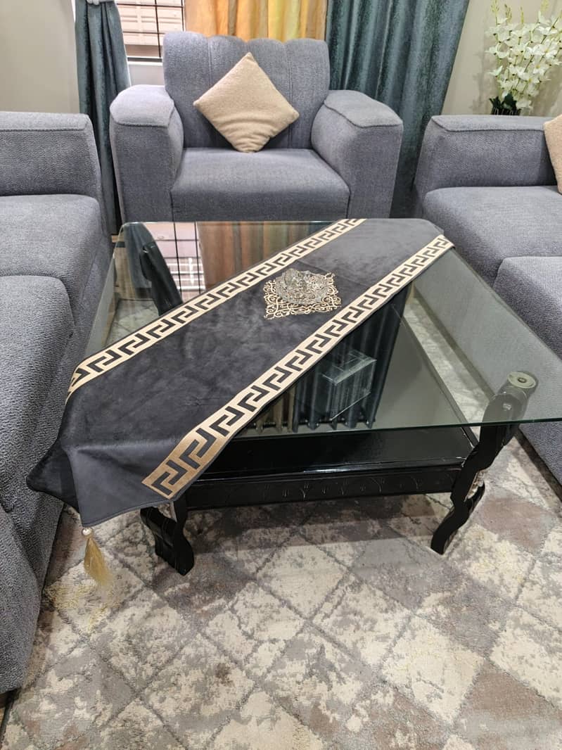 coffee table perfect condition 2
