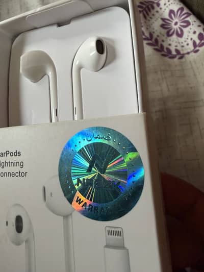 Apple lighting handfree brandnew from saudia