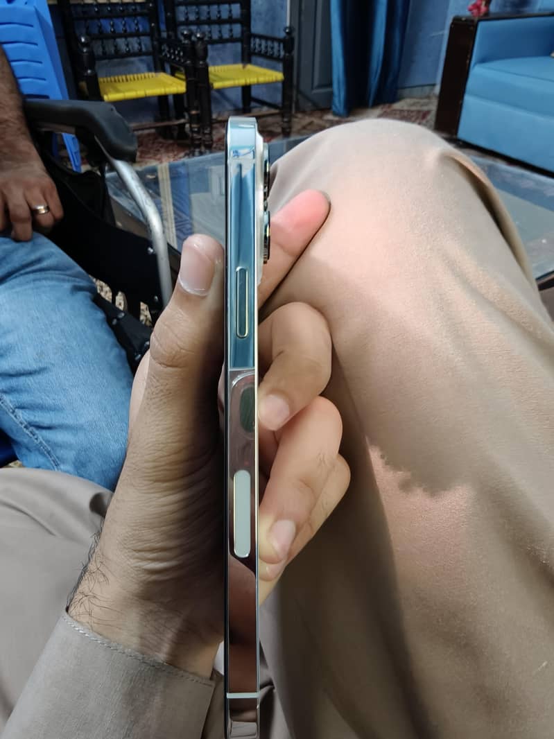 Apple iPhone 13 Pro Max 6