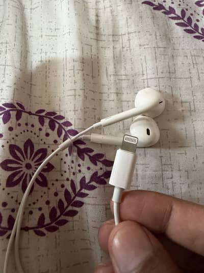 Apple lighting handfree  box pulled