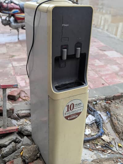 ڈسپنسر