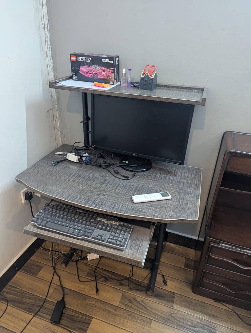 Computer Table 1
