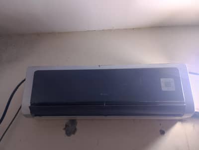 Gree ac for sale non invater 1.5 ton Good condition sell pack