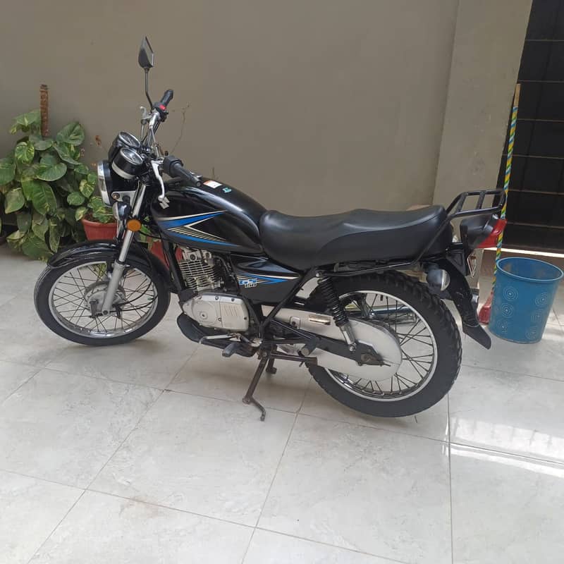 Suzuki GS 150 2023 3