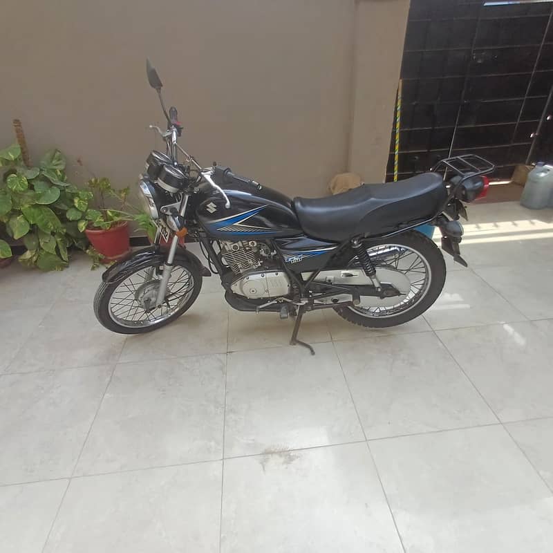 Suzuki GS 150 2023 4