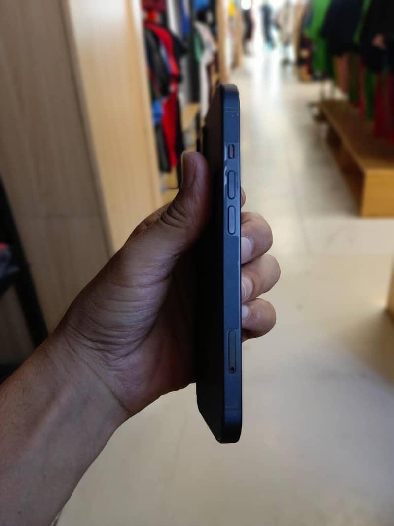 Apple iPhone 13 3