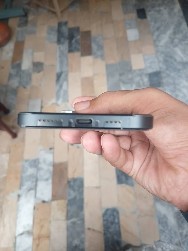 iPhone 16 Pro Max 3