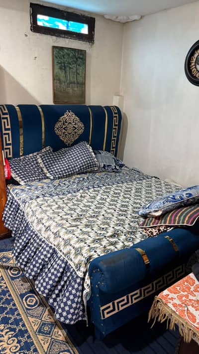 King size duble bed.