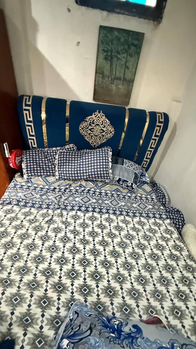 King size duble bed. 8