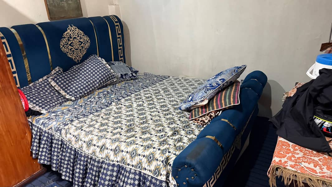 King size duble bed. 10