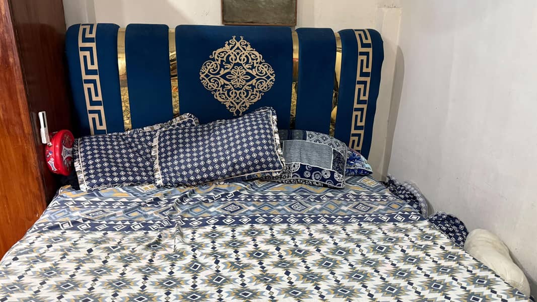King size duble bed. 12