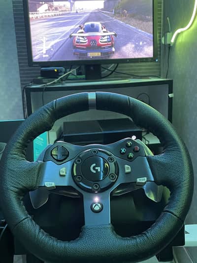 Logitech G920 racing wheel for xbox and pc