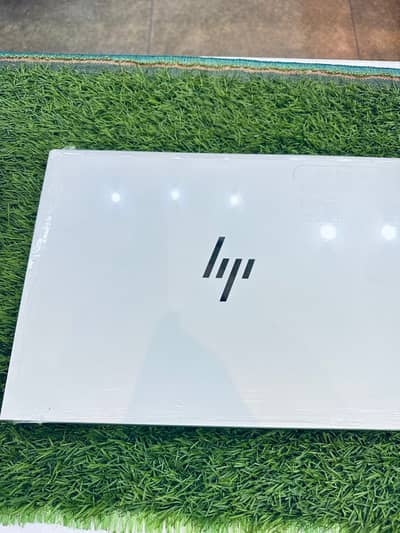 HP EliteBook 845 G9 (with 16 GB RAM, 256 GB SSD, and a 1920 x 1200 dis