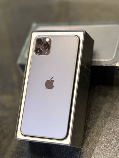 I phone 11 pro max 10/10 condition