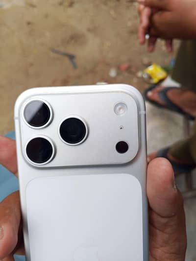 Iphone 17 pro Factory Unlocked For Sale 10/10 Condition