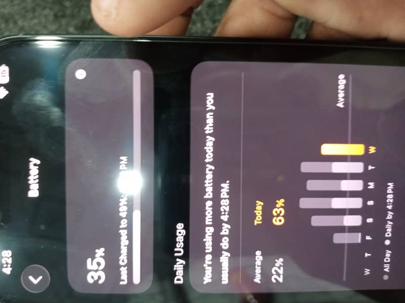Apple iPhone 16e 3