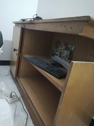 table  with separate box