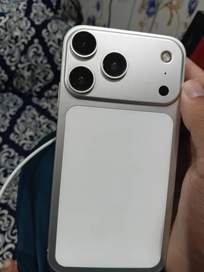 Apple iPhone XR convert 17 pro