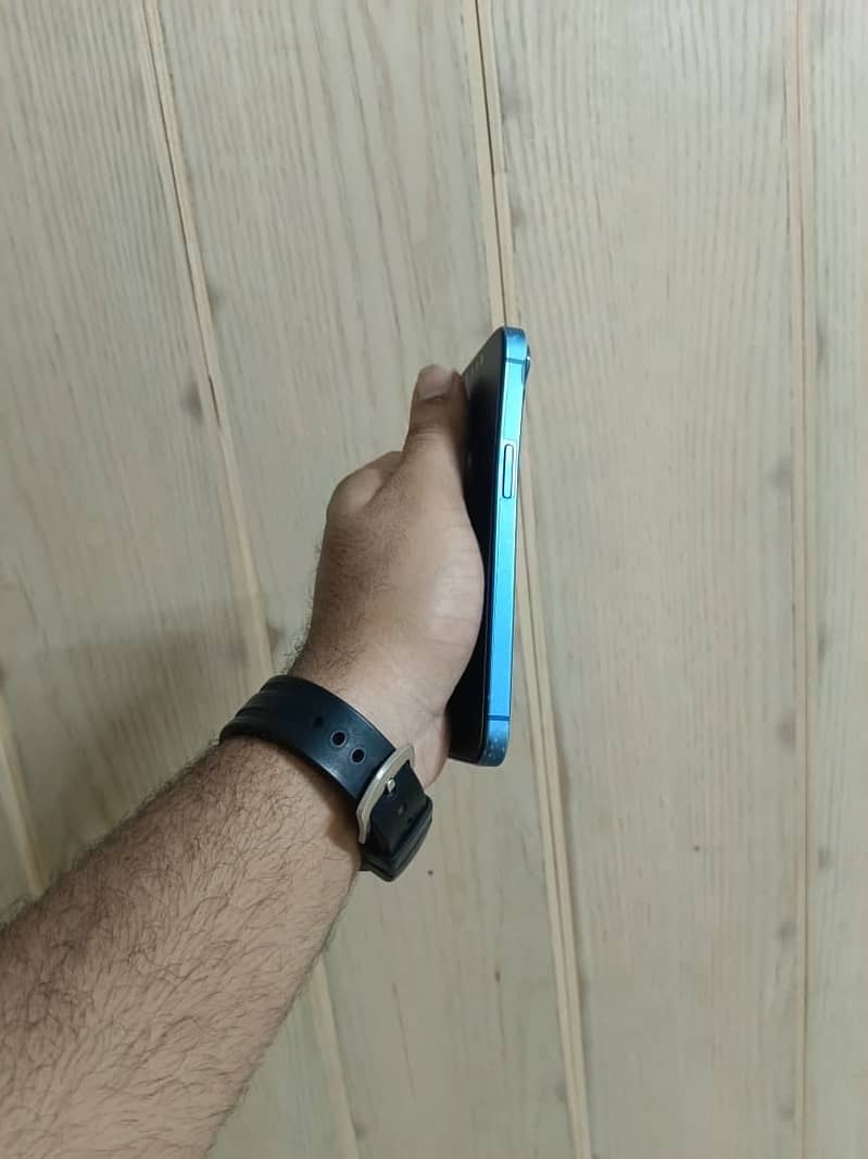 Apple iPhone 13 1