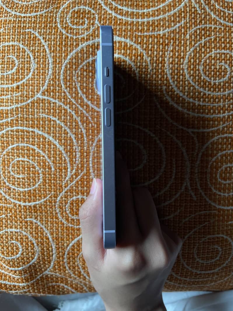 Apple iPhone 14 4
