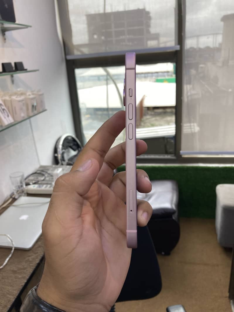 Apple iPhone 15 4