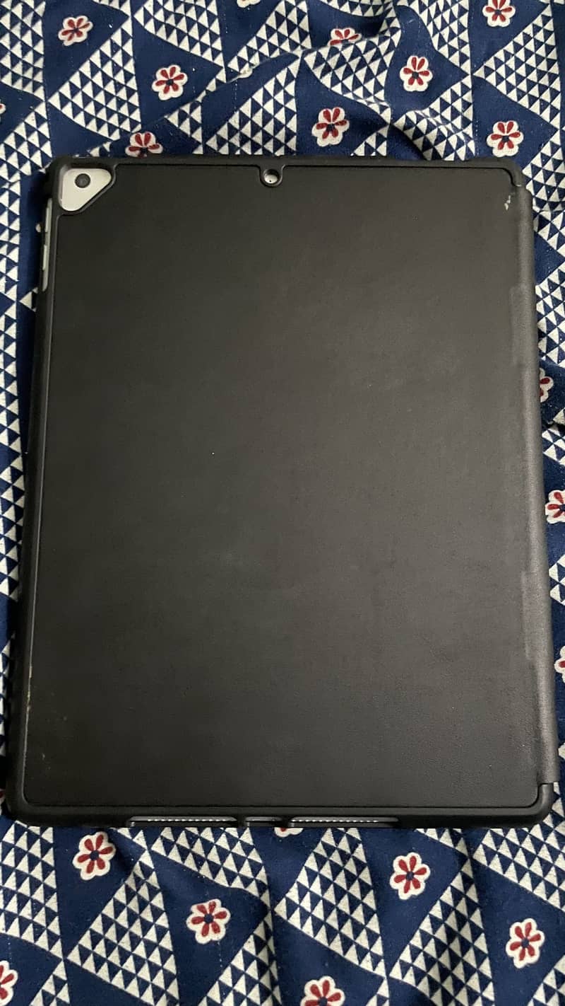 Ipad 6th Generation with cover 1