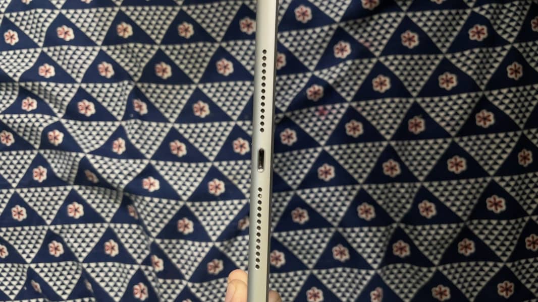 Ipad 6th Generation with cover 4