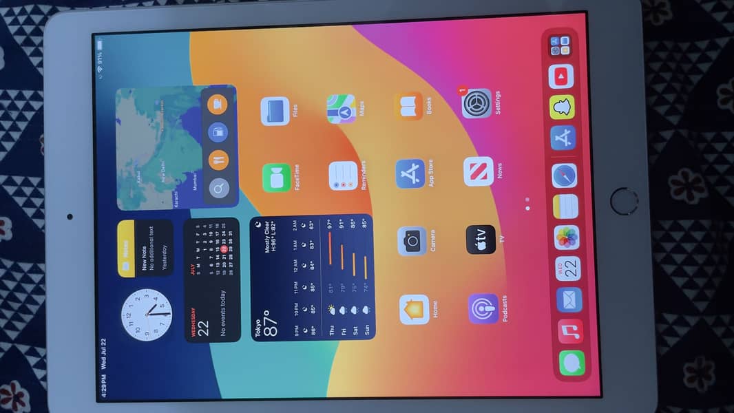 Ipad 6th Generation with cover 5