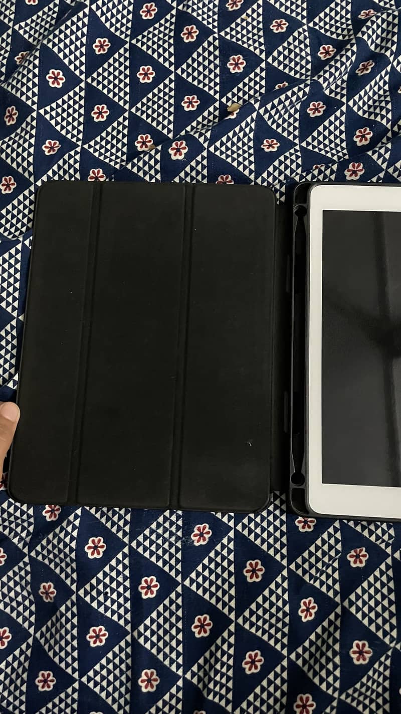Ipad 6th Generation with cover 6