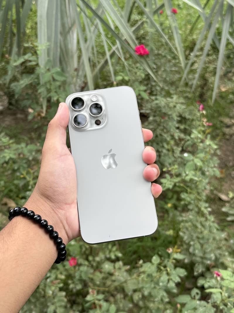 IPhone 15 Pro Max 0