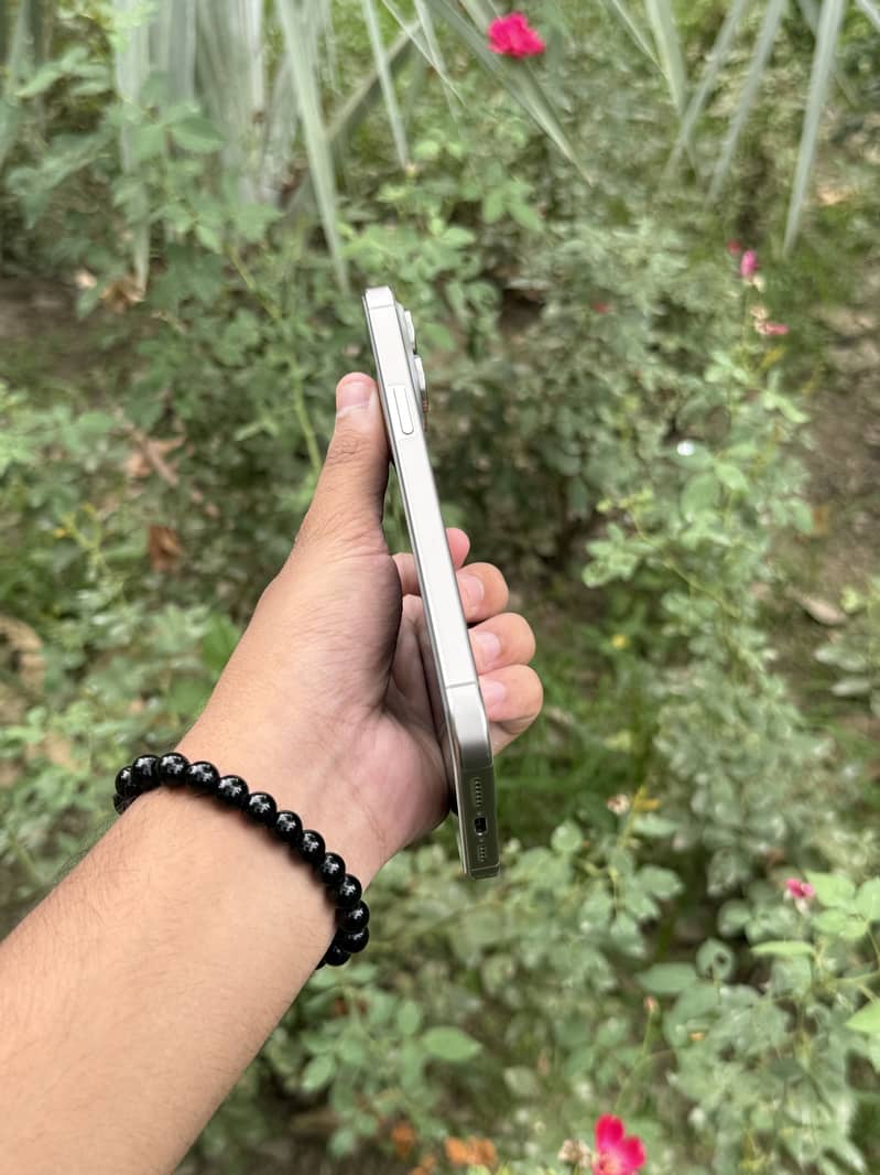 IPhone 15 Pro Max 3