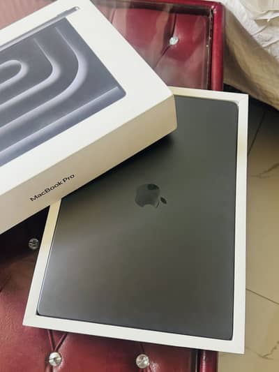 MacBook M3 pro , M4 pro 14 inch with box charger / Maccbook pro