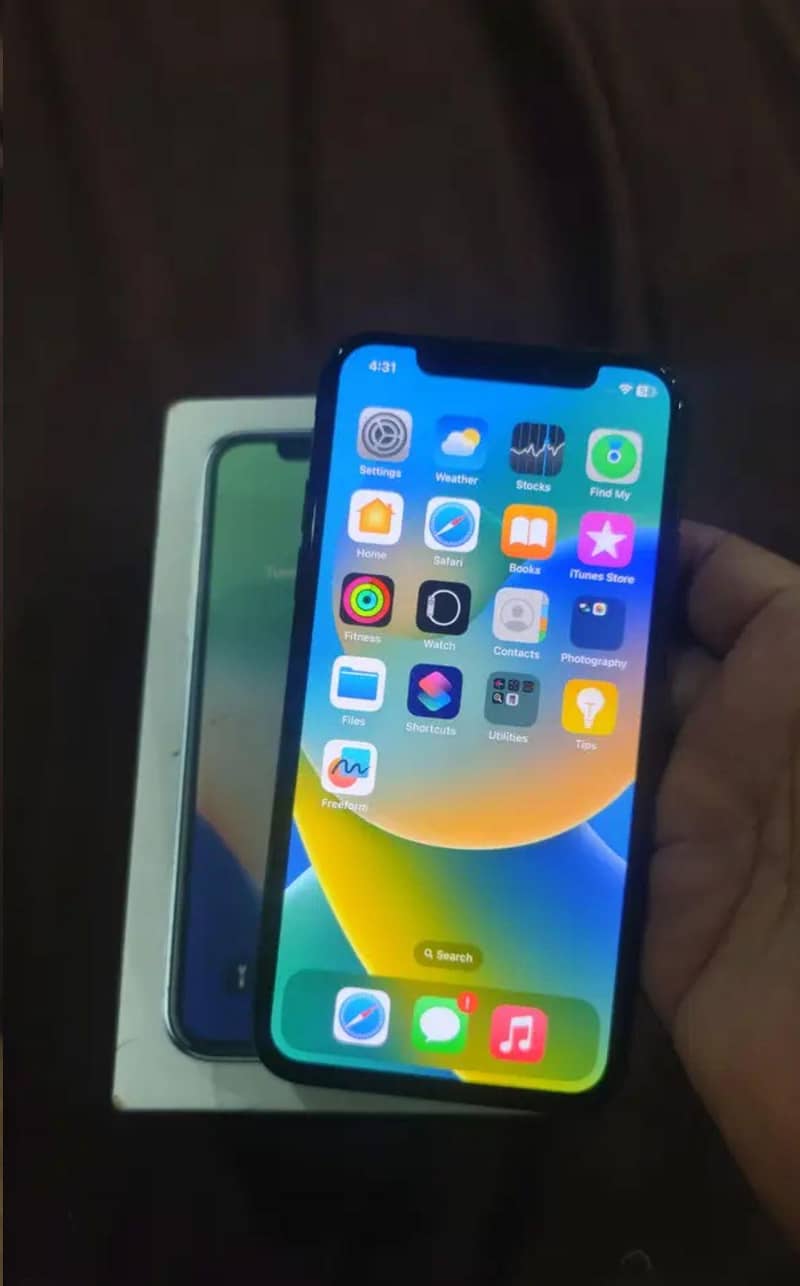 Apple iPhone X 4