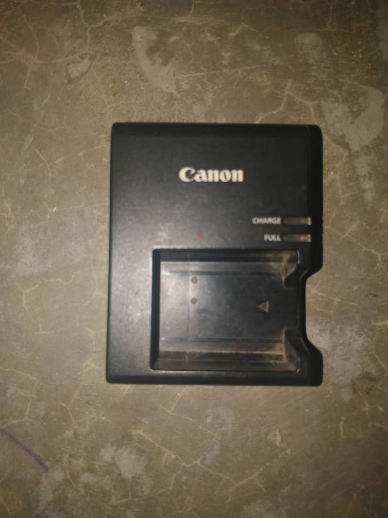 Canon EOS1300D 1