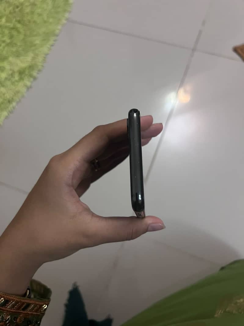 Apple iPhone X 3