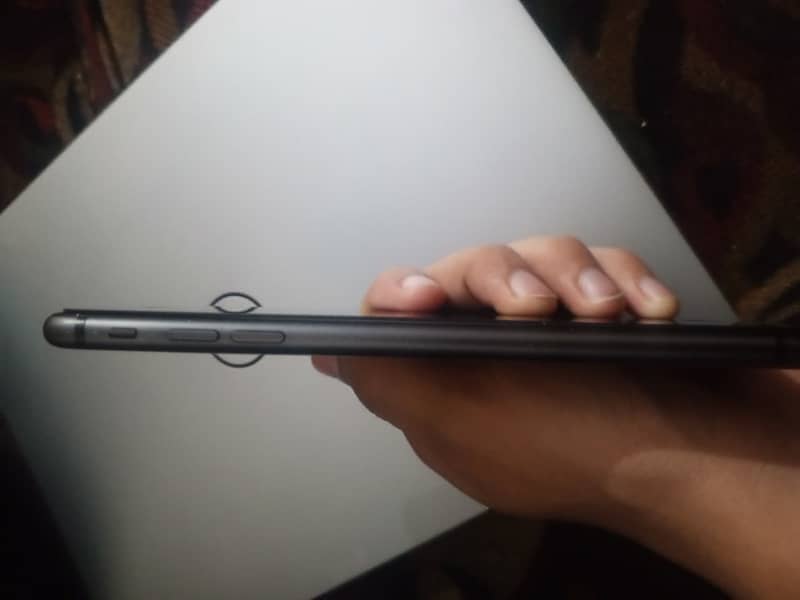 Apple iPhone 8 Plus 1