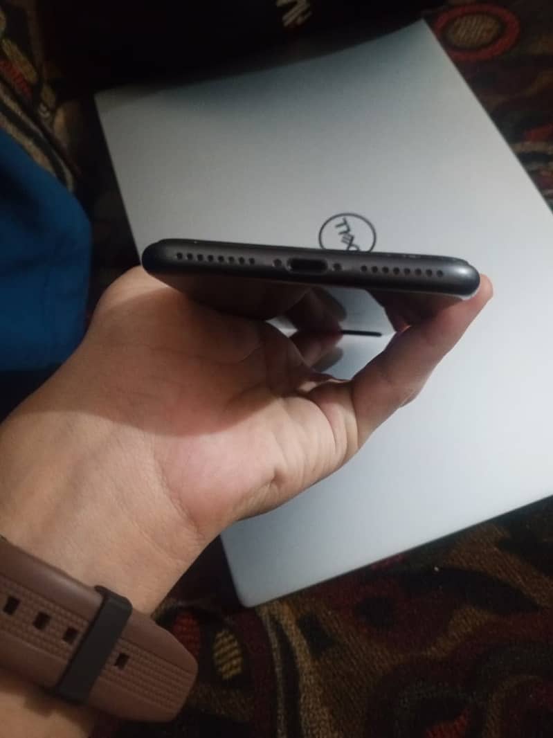 Apple iPhone 8 Plus 2
