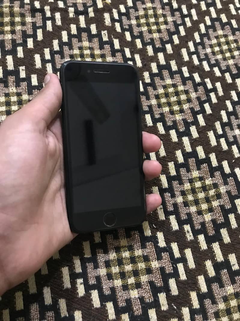 Apple iPhone SE3rd generation 1