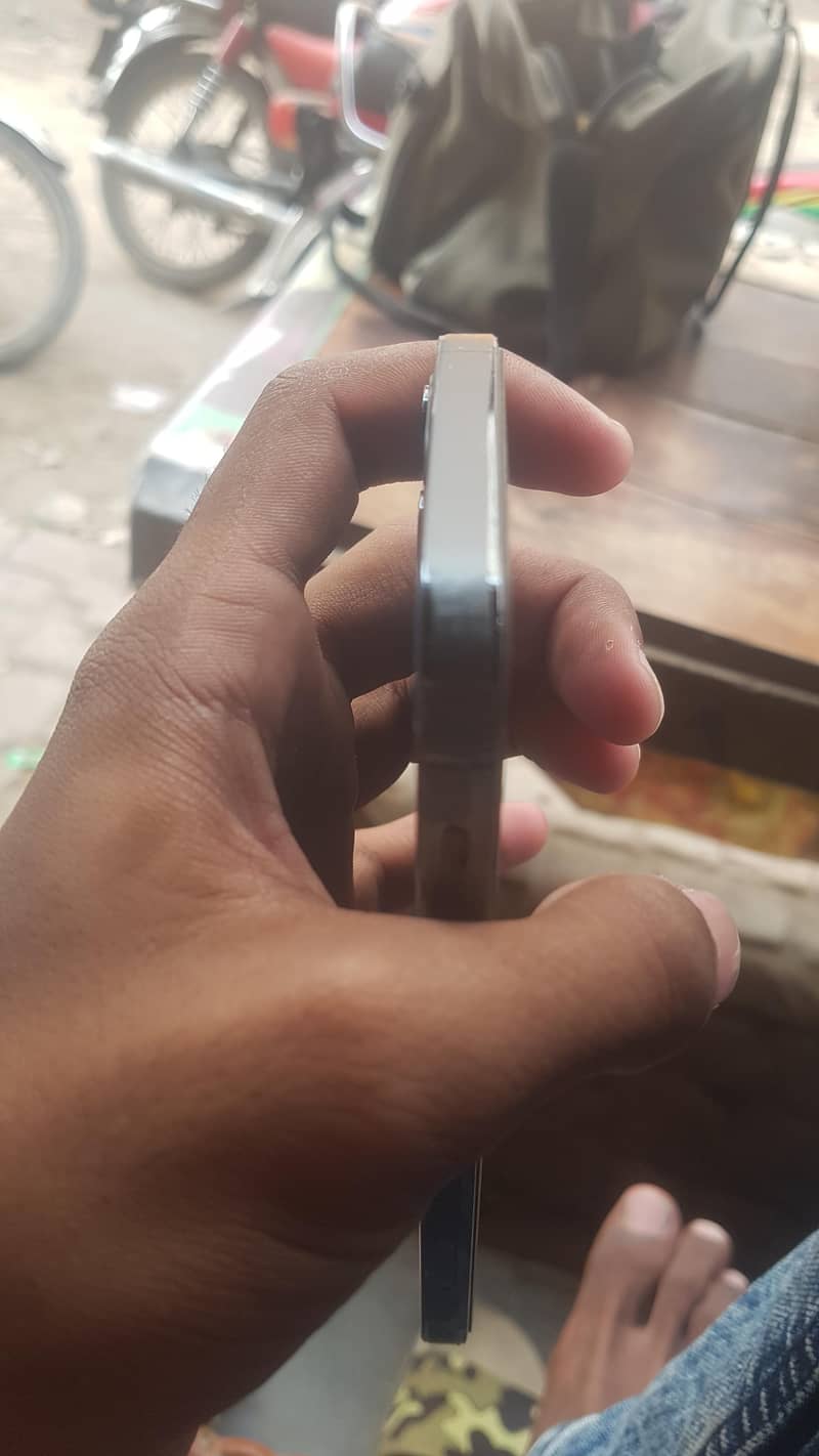 iphone 12pro 4